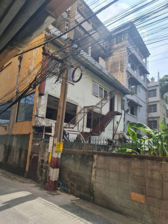 ขายอาคารพาณิชย์ 3 คูหา ติดเดอะมอลล์รามคำแหง ริมถนนใหญ่​ ขนาด​ 60 ​ตรว