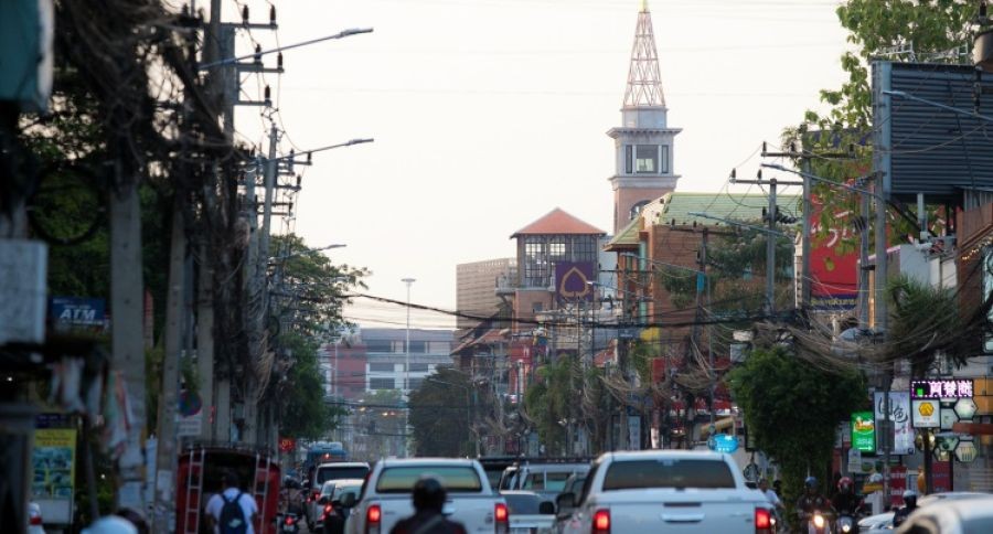 ให้เช่าระยะยาว หรือขายที่ดินแปลงใหญ่ ถนนสายเศรษฐกิจ จ.เชียงใหม่  เดินเพียง 5 นาที เมญ่า และ ถ.นิมมานเหมินทร์