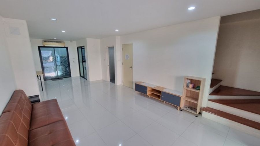 ให้เช่า ทาวน์โอม 3 ชั้น พร้อมอยู่  บ้านกล้วย-ไทรน้อย  บางบัวทอง  13500 บาท