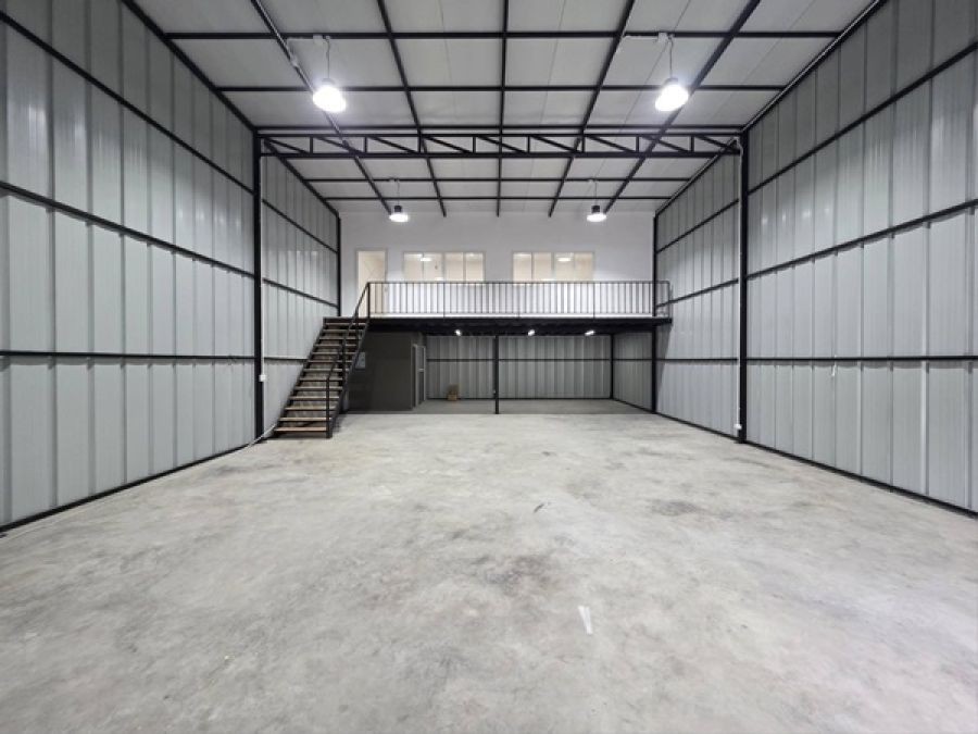 ให้เช่าโกดัง+ออฟฟิศ นวลจันทร์ 56 พื้นที่ 180 ตร.ม. ว่าง 3 ยูนิตสุดท้าย โทร 083-666-2525