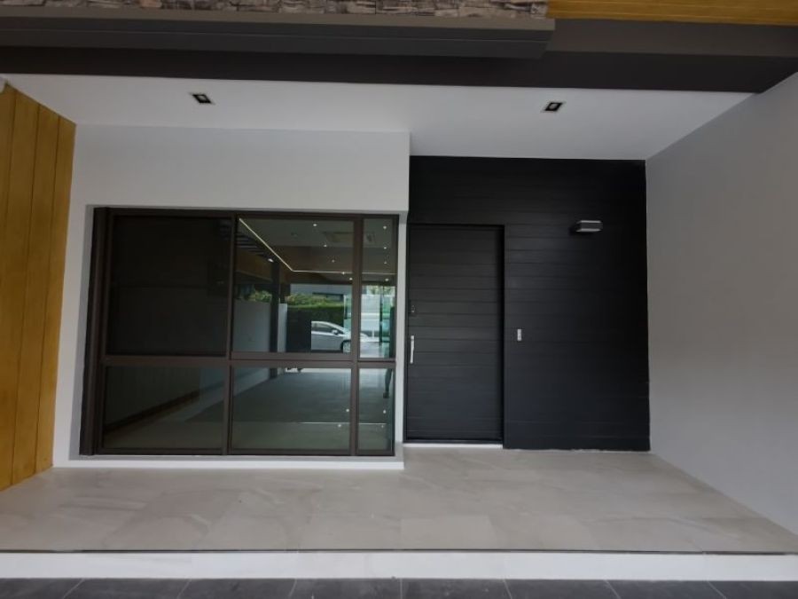 ขาย ทาวน์โฮม 3 ชั้น โครงการ The Landmark เอกมัย-รามอินทรา