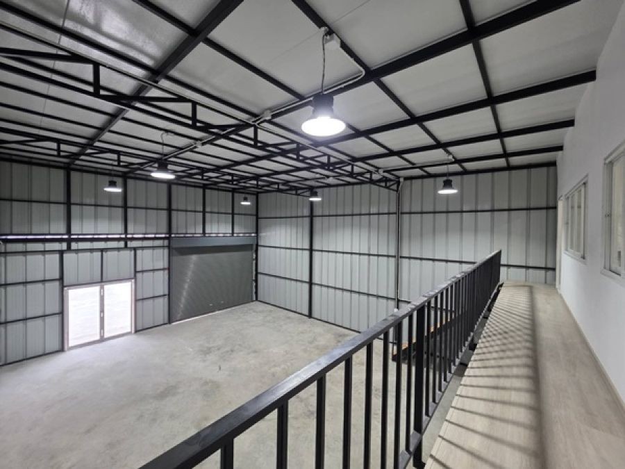 ให้เช่าโกดัง+ออฟฟิศ นวลจันทร์ 56 พื้นที่ 180 ตร.ม. ว่าง 3 ยูนิตสุดท้าย โทร 083-666-2525