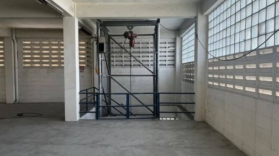 ให้เช่า โกดัง 2 ชั้น พื้นที่สีม่วง มีใบร.ง. 4 ติดริมถนนบางนา-ตราด กม.20