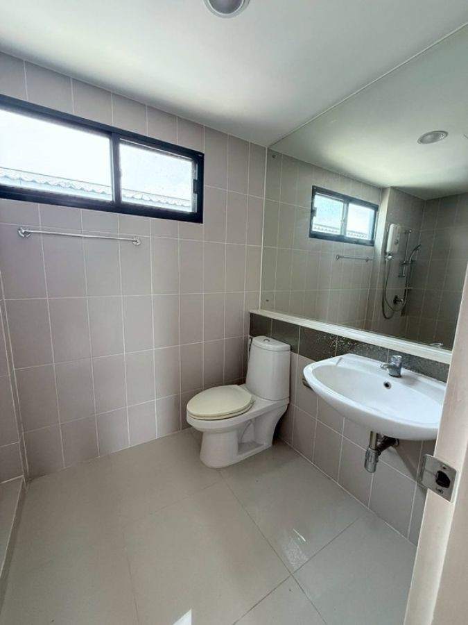 ขายทาวน์โฮม 3 ชั้น บ้านกลางเมือง รัตนาธิเบศร์ ใกล้รถไฟฟ้าสายสีม่วง สภาพใหม่ เจ้าของดูแลดีมาก โทร 091-0601637