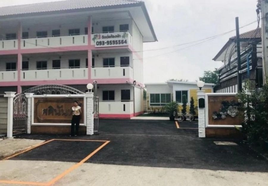 ขายหอพัก 3ชั้น ถนนบ้านกล้วยไทรน้อย จ. นนทบุรี เนื้อที่200ตรว ผู้เช่าเต็มทุกห้อง