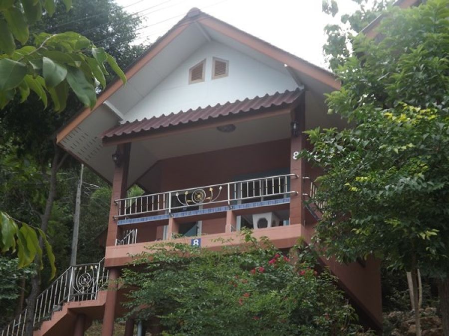 ขายหรือให้เช่าระยะยาว รีสอร์ทบนเนินเขาวิวทะเล สัตหีบ ชลบุรี เงียบสงบพร้อมวิลล่าส่วนตัว 12 หลัง โทร 0887649875