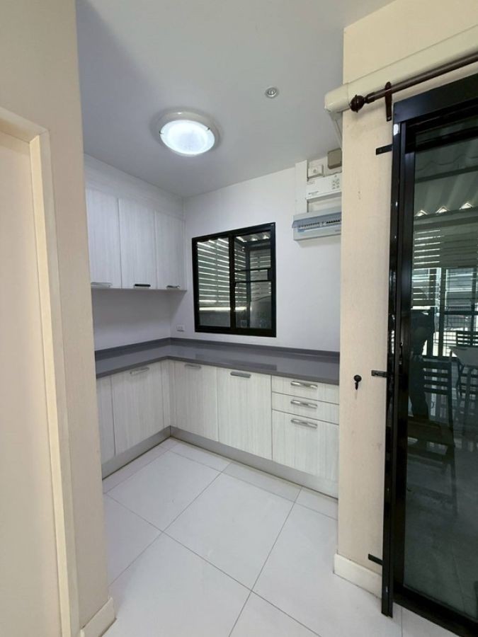 ขายทาวน์โฮม 3 ชั้น บ้านกลางเมือง รัตนาธิเบศร์ ใกล้รถไฟฟ้าสายสีม่วง สภาพใหม่ เจ้าของดูแลดีมาก โทร 091-0601637