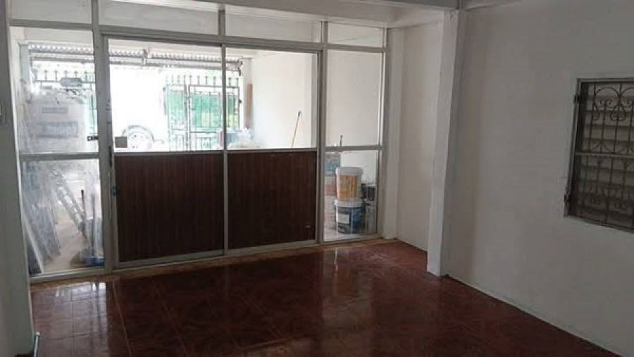 ให้เช่าถูกๆ บ้านเดี่ยว 2 ชั้น ซอย ปิยนนท์ คลอง 3 ลำลูกกา ปทุมธานี 3,500 บาทต่อเดือน ใกล้รถไฟฟ้า โทร 083-7727472