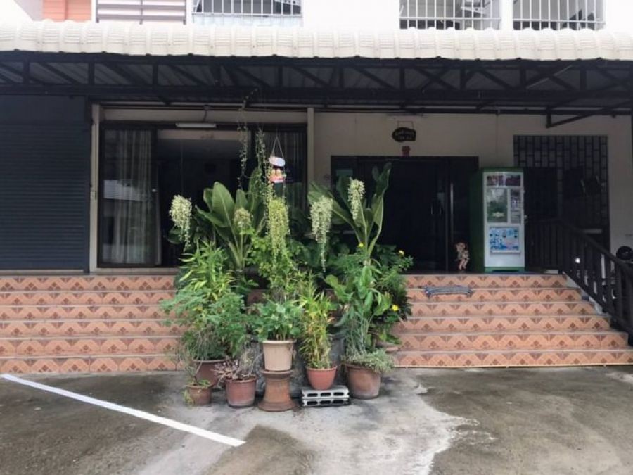 หอพัก 2 ชั้น ผู้เช่าเต็ม สันกำแพงสายใหม่ เดินทางสะดวก