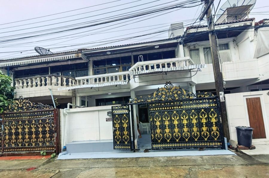 For Rent Townhouse 3 Bed3Bath in SoiAree Sukhumvit26 near BTS Phrompong