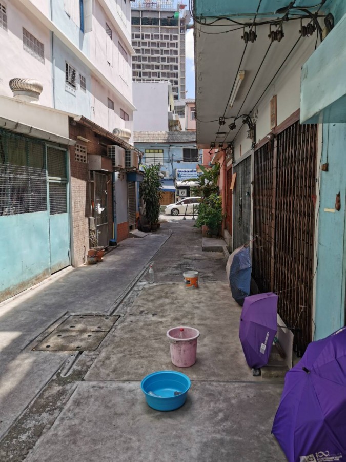 ขายตึกแถวเนื้อที่ 16  ตรว. ถนนจรูญเวียง สาทร บางรักใกล้ รพ.เลิดสิน และห้างโรบินสันบางรัก