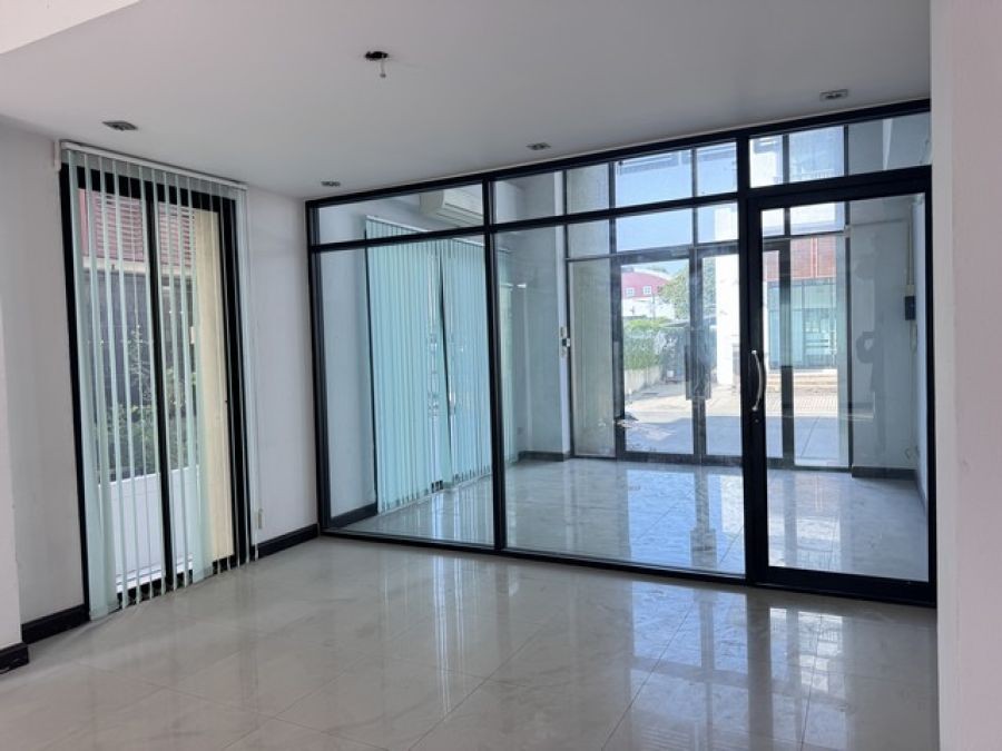 โฮมออฟฟิศ home office รีเจ้นท์ รัชดา ซ. สหการประมูล 550 sq.m. จอดรถ 8 คัน เหม่งจ๋าย