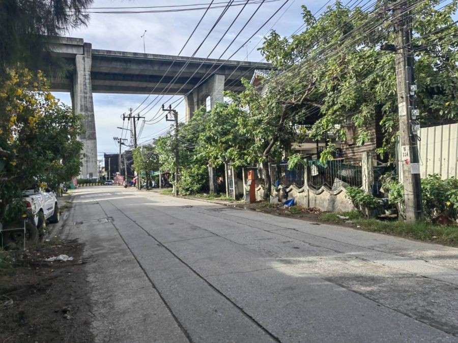 ขายที่ดิน 11-1-97 ไร่ ติดซอยเทศบาลสำโรงใต้21 (ซอยวัดบางหญ้าแพรก)  ใกล้สะพานกาญจนาภิเษก และถนนวงแหวนอุตสาหกรรม