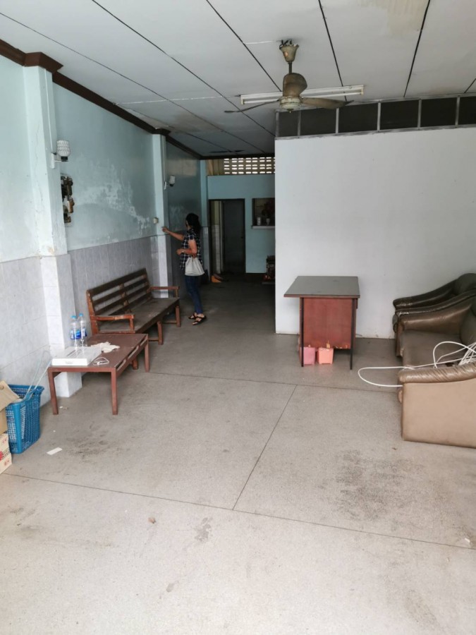 ขายตึกแถวเนื้อที่ 16  ตรว. ถนนจรูญเวียง สาทร บางรักใกล้ รพ.เลิดสิน และห้างโรบินสันบางรัก