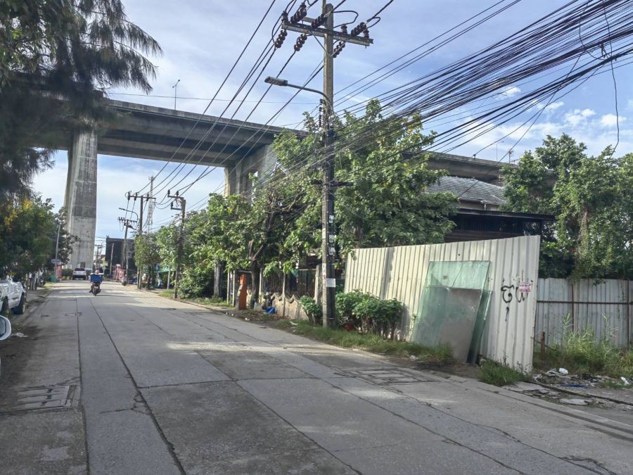 ขายที่ดิน 11-1-97 ไร่ ติดซอยเทศบาลสำโรงใต้21 (ซอยวัดบางหญ้าแพรก)  ใกล้สะพานกาญจนาภิเษก และถนนวงแหวนอุตสาหกรรม