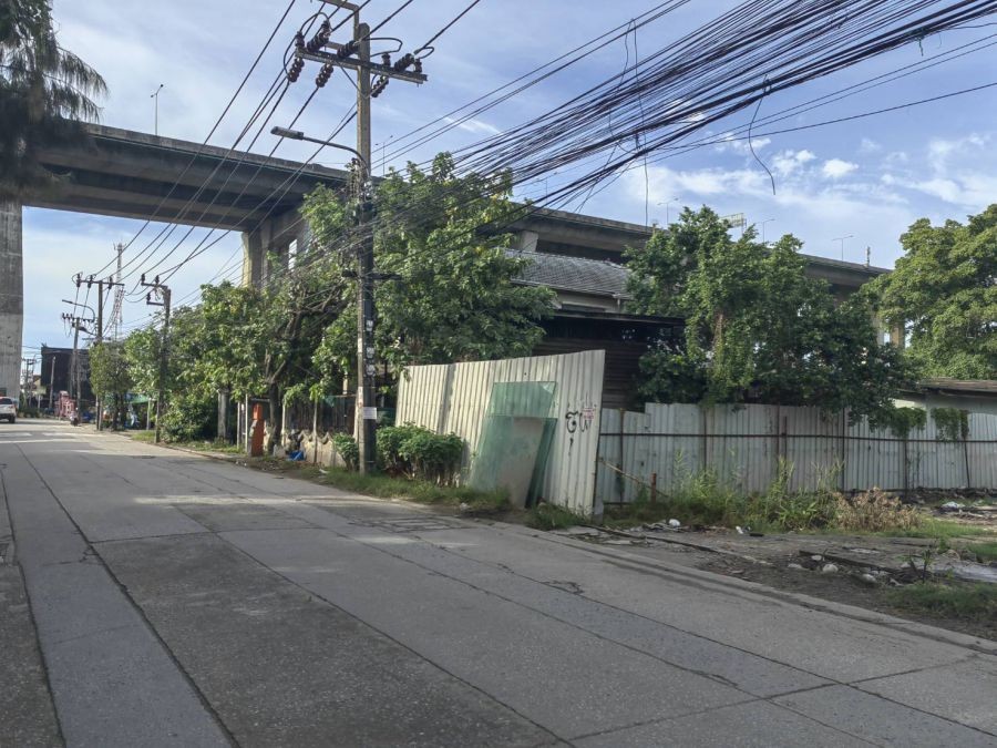 ขายที่ดิน 11-1-97 ไร่ ติดซอยเทศบาลสำโรงใต้21 (ซอยวัดบางหญ้าแพรก)  ใกล้สะพานกาญจนาภิเษก และถนนวงแหวนอุตสาหกรรม