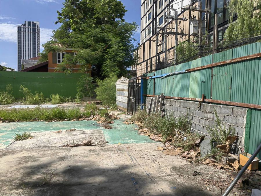 ที่ดิน 168ตรว. ซอยสุภาพงษ์ ถนนศรีนครินทร์ 40-42 ตรงข้ามซีคอนสแควร์  ใกล้ MRT สวนหลวง ร.9