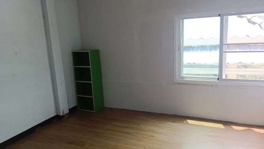 ให้เช่าถูกๆ บ้านเดี่ยว 2 ชั้น ซอย ปิยนนท์ คลอง 3 ลำลูกกา ปทุมธานี 3,500 บาทต่อเดือน ใกล้รถไฟฟ้า โทร 083-7727472