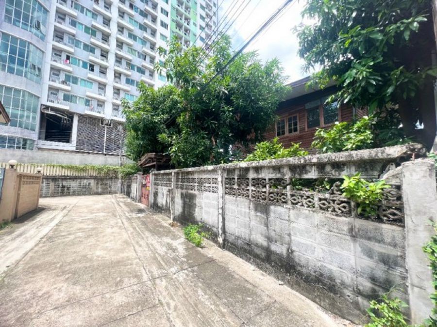 Vายที่ดิน 99 ตรว. เดิน 2 นาที ถึงถ.ใหญ่ ถ.นครอินทร์ พระราม5 ทำเลดี ใกล้ บิ๊กซี ใกล้ MRT ติวานนท์ (เข้า-ออกได้ 2 ทาง)