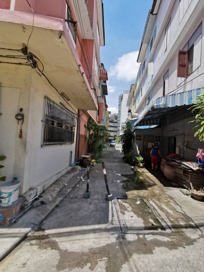 ขายตึกแถวเนื้อที่ 16  ตรว. ถนนจรูญเวียง สาทร บางรักใกล้ รพ.เลิดสิน และห้างโรบินสันบางรัก