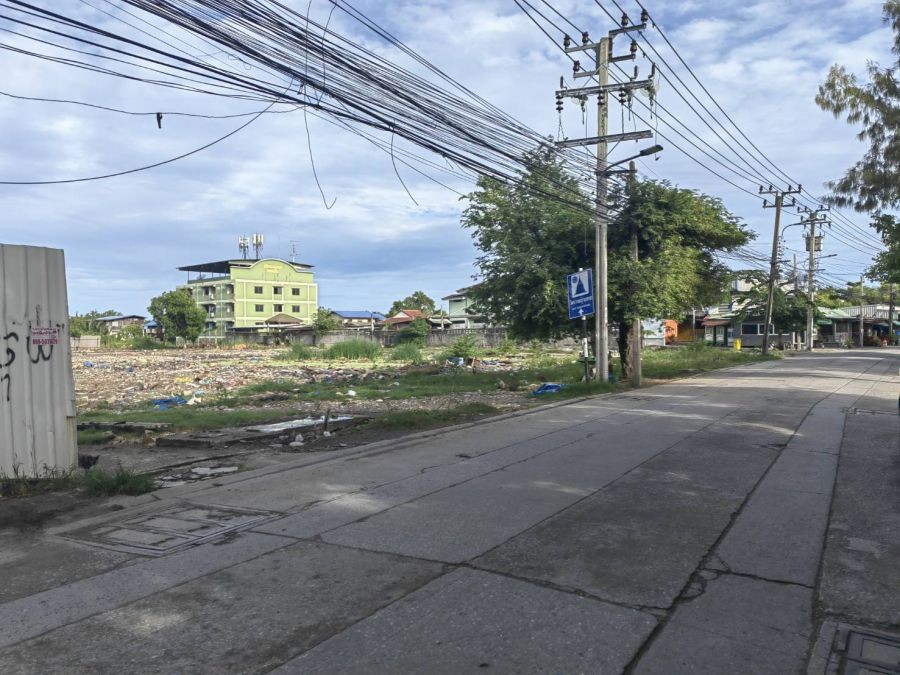 ขายที่ดิน 11-1-97 ไร่ ติดซอยเทศบาลสำโรงใต้21 (ซอยวัดบางหญ้าแพรก)  ใกล้สะพานกาญจนาภิเษก และถนนวงแหวนอุตสาหกรรม