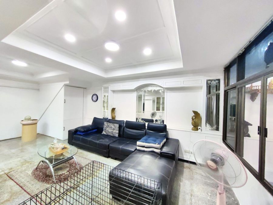 For Rent Townhouse 3 Bed3Bath in SoiAree Sukhumvit26 near BTS Phrompong