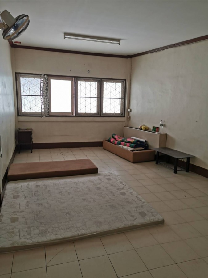 ขายตึกแถวเนื้อที่ 16  ตรว. ถนนจรูญเวียง สาทร บางรักใกล้ รพ.เลิดสิน และห้างโรบินสันบางรัก