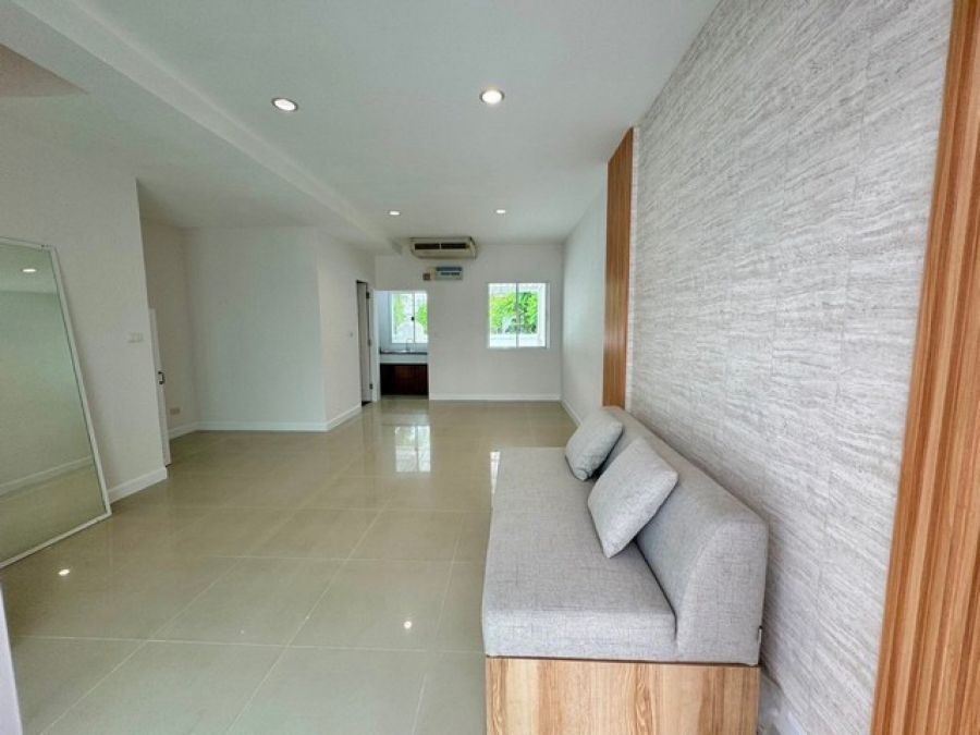 ขายทาวน์โฮม 3 ชั้น สวย ปรับปรุงใหม่ หมู่บ้าน เดอะเมโทร พระราม9 พัฒนาการ ติด มหาวิทยาลัยนานาชาติแสดมฟอร์ด ใกล้ Airport link หัวหมาก