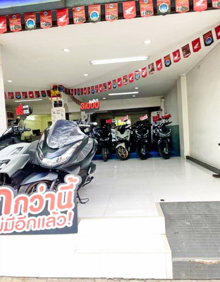 ติดถนน อาคารพาณิชย์ 4 ชั้น 2 คูหา ตลาดเสรีมาร์เก็ต 1.6 กม. 4นอน 4น้ำ  Airport Link รามคำแหง 1.4  เดอะไนน์ พระราม 9 1.8 กม.กม.