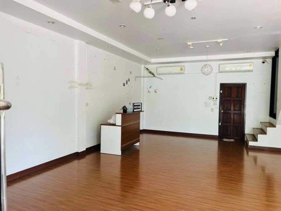 ตลาดสดสุขาภิบาลคลองขลุง 600 ม.ให้เช่าอาคารพาณิชย์ 2 ชั้น ติดแม่น้ำปิง 27 ตร.วา 2 นอน 2 น้ำ 216 ตร.ม. เครื่องทำน้ำอุ่น พหลโยธิน