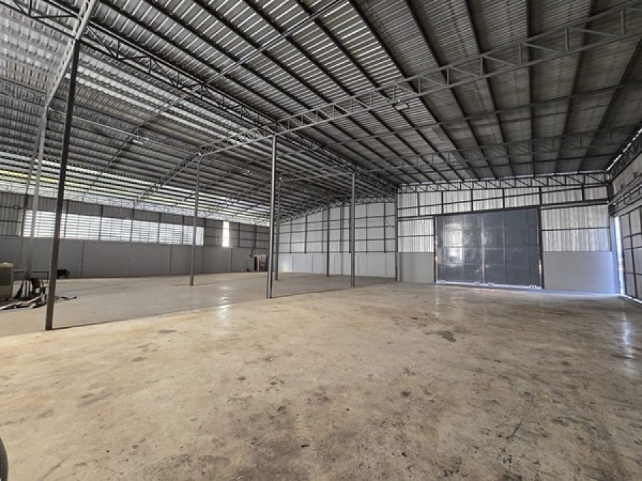 ให้เช่าอาคารโกดัง/คลังสินค้า พื้นที่ใช้สอย 850 ตร.ม ออฟฟิศ ถนนปทุม-บางเลน ตำบลคลองขวาง อำเภอไทรน้อย นนทบุรี ราคาเช่า 70,000 บ/ด