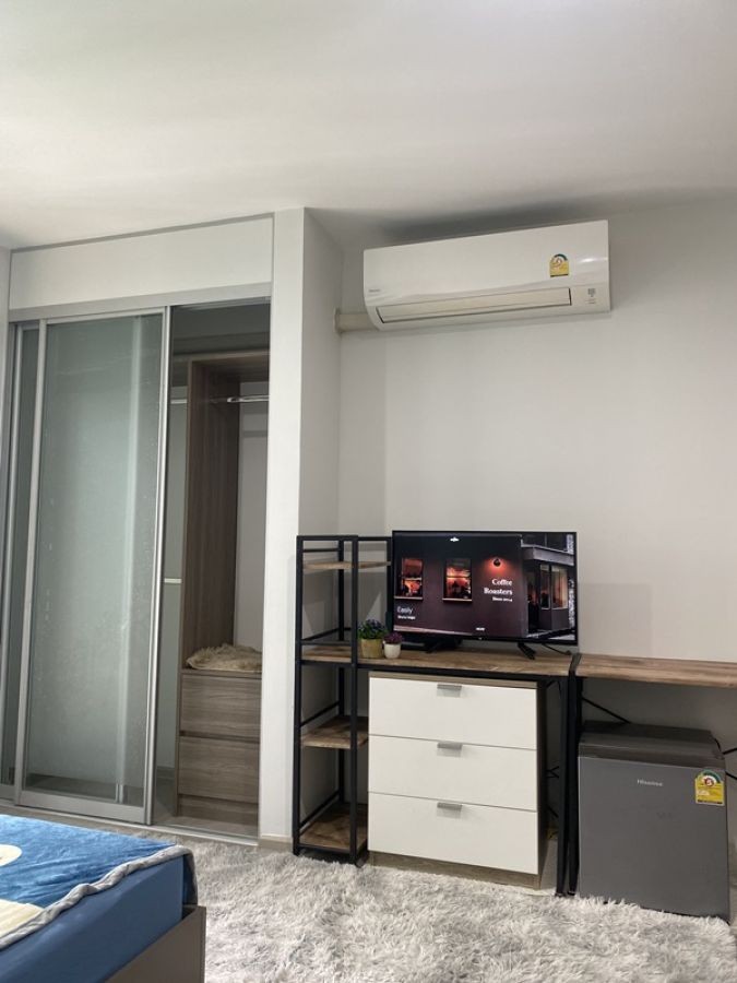 ให้เช่าคอนโด เดอะ พาร์คแลนด์ เพชรเกษม 56 อยู่ชั้น 18 ตึกA วิวสระว่ายน้ำ ติดรถไฟฟ้า MRT ภาษีเจริญ โทร 081-1081206