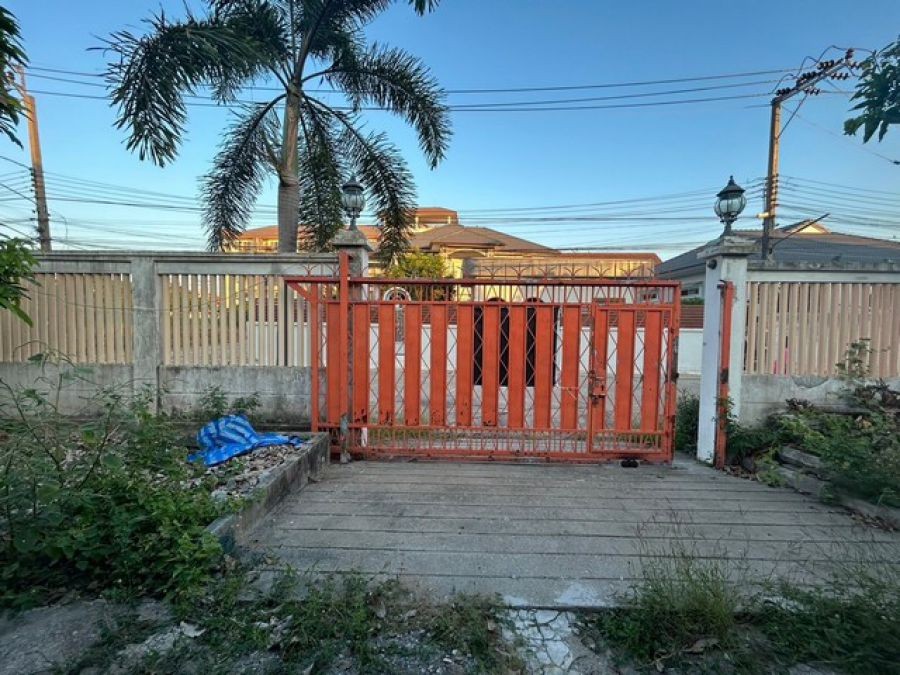 ขายที่ดินเปล่า ถมสูง พร้อมกำแพงล้อมรอบอย่างดี หมู่บ้านเศรษฐพงศ์ บางบัวทอง นนทบุรี