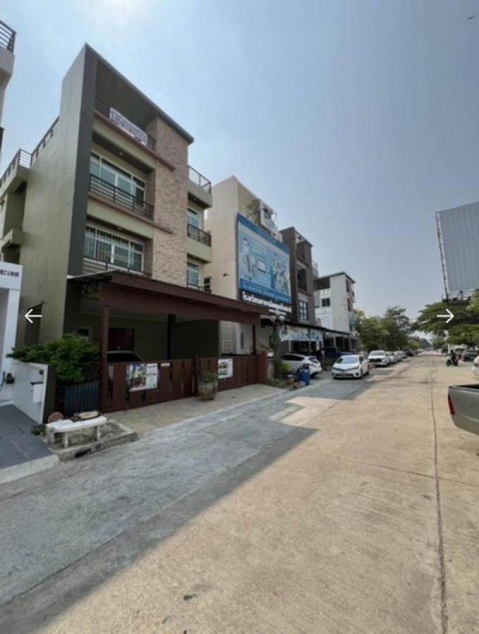 P253 ให้เช่า โฮมออฟฟิศ Stand alone 3.5 ชั้น หมู่บ้านปรีชา ถนนร่มเกล้า ตรงข้าม ม.เกษมบัณฑิต