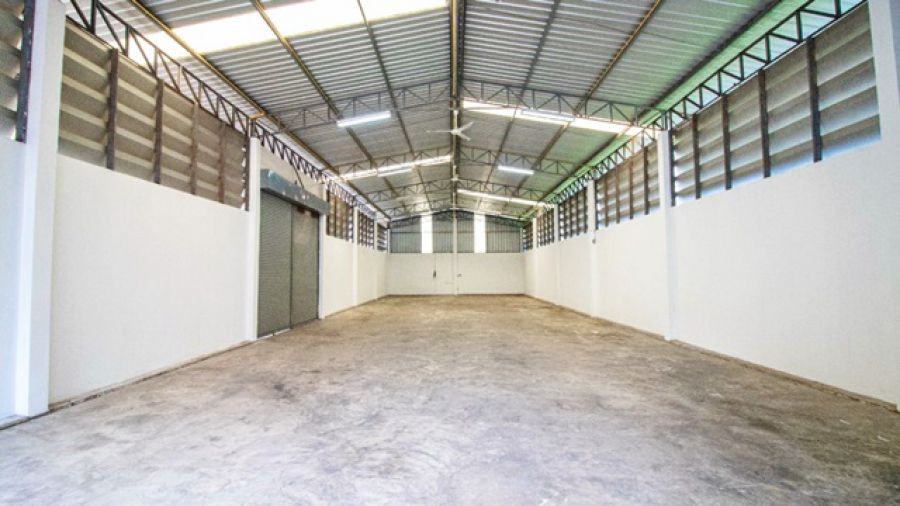 ให้เช่า โกดังพร้อมห้องพักMRT ลาดพร้าว 71 1.2 กม. ตลาดสดโชคชัย4 1.6กม. 2นอน2น้ำ ลาดพร้าว 76-82  180 ตร.วา. 300 ตร.ม รัตนบัณฑิต (RBAC)5.4กม.