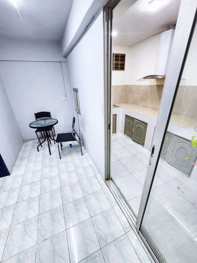 ถ.รัชดาภิเษก30-34 จันทรเกษม 1.1กม.MRT รัชดาภิเษก 2 กม. MRT ลาดพร้าว 1.4 กม 2นอน ทาวน์เฮาส์ 2 ชั้น  เฟอร์ครบ 18ตร.วา.142 ตร.ม. 2แอร์