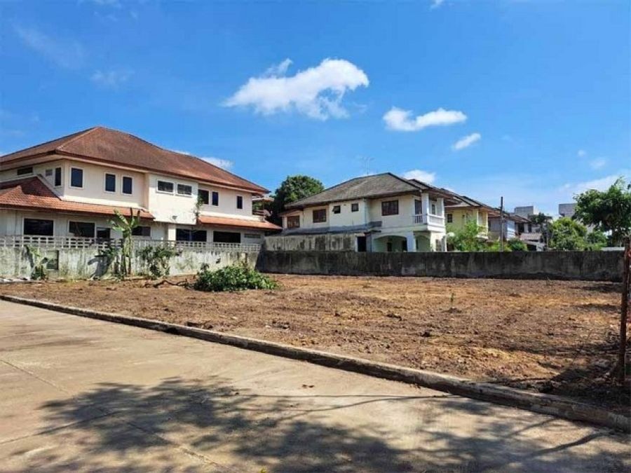 ขายถูกที่ดินสี่เหลี่ยมผืนผ้า อยู่แถวซอยประชาอุทิศ 76 แยก 4/1  เนื้อที่ 150 ตรว. ทำเลดี แหล่งชุมชน  ใกล้ทางด่วนสุขสวัสดิ์