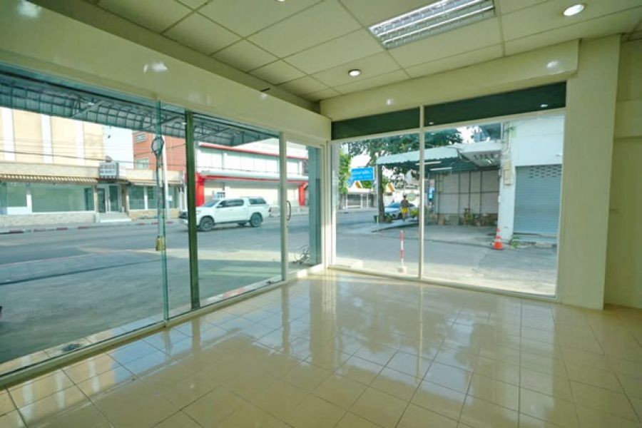 อาคารพาณิชย์ 4 ชั้น เดอะแจส วังหิน 1.2 กม.รัชดา หัวมุม 4 นอน MRTลาดพร้าว 1.6กม. 3 น้ำ 277ตร.ม. 27ตร.วา.ทำเลดี  ม.ราชภัฏจันทรเกษม 1.7 กม.