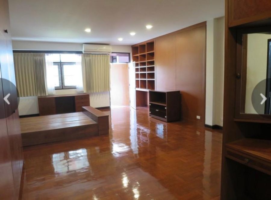 EPL-HR4011 ให้เช่าบ้านเดี่ยว2ชั้น สุขุมวิท13  ขนาดพื้นที่ใช้สอยในบ้าน300ตารางเมตรที่ดิน150ตารางวา 3 ห้องนอน 3ห้องน้ำ