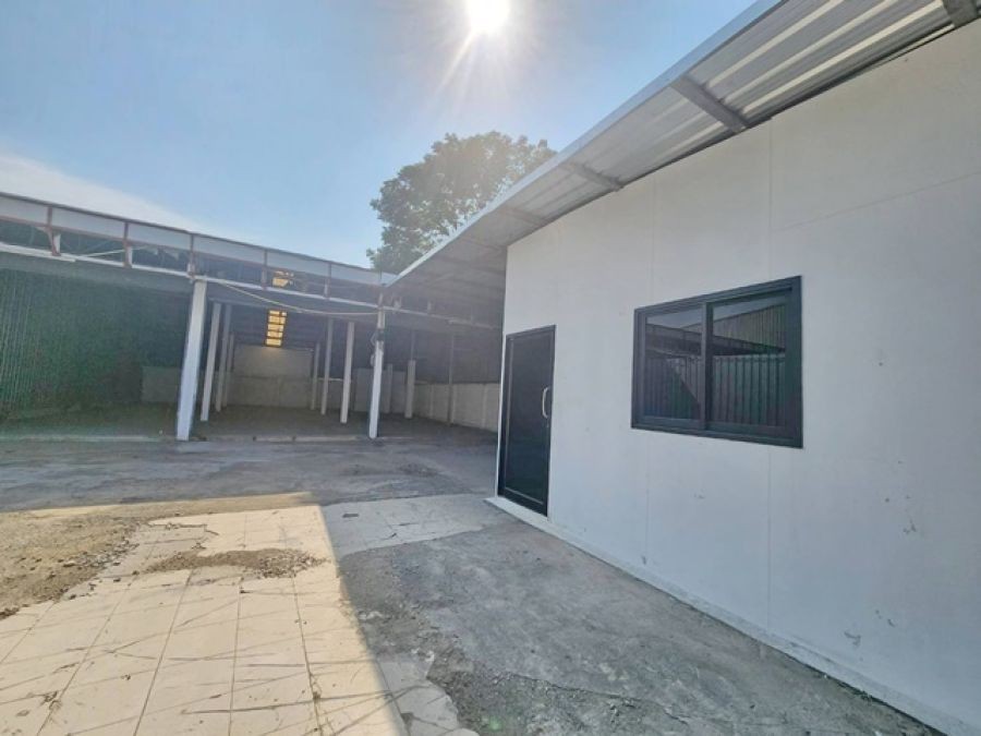 เฉลิมพระเกียรติ26-32 10ล้อ เทเลอร์ ได้ สวนหลวง ร.9  สุวรรณภูมิ 1ชั้น 355ตรม. ให้เช่าโกดัง ใกล้ Motorway กาญจนาภิเษก 1.5 กม.