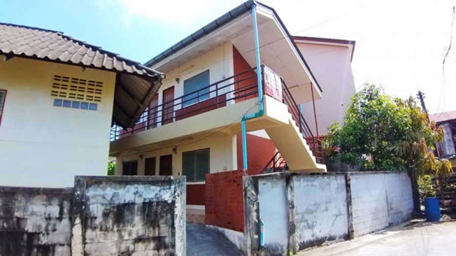 ขายขาดทุน ด่วนมาก!  แถมบ้านฟรี  บ้าน 2หลัง เซ็นทรัล ภูเก็ต เฟสติวัล 1.7 กม. อาคาร 2 ชั้น 4 ห้อง หลังมุม  175 ตร.วา. 550 ตร.ม. พร้อมเฟอร์ฯ