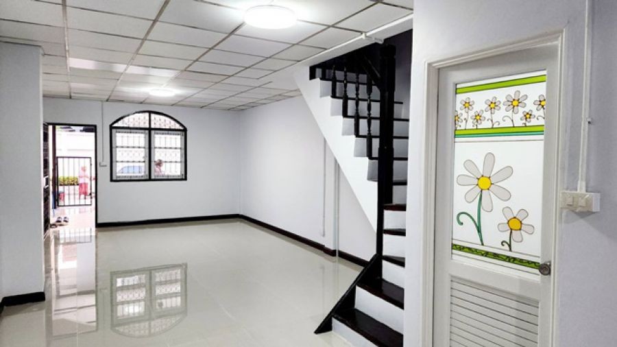 ซ.คลองลำเจียก Central EastVille เลียบทางด่วน รพ.นวเวช ถนนเกษตร-นวมินทร์ ให้เช่าทาวน์เฮ้าส์ 2ชั้น นวลจันทร์  17 ตรว. 2นอน 2น้ำ