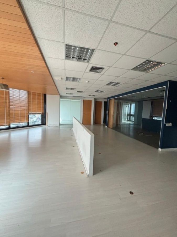 ให้เช่าตึกสำนักงานเซ็นทรัลซิตีี้บางนาชั้น16พื้นที่186ตร.มตกแต่งสวย พร้อมเข้าอยู่ เช่า 100,000บาท/เดือน ใกล้BTSอุดมสุขถนนบางนาตราด กม.3