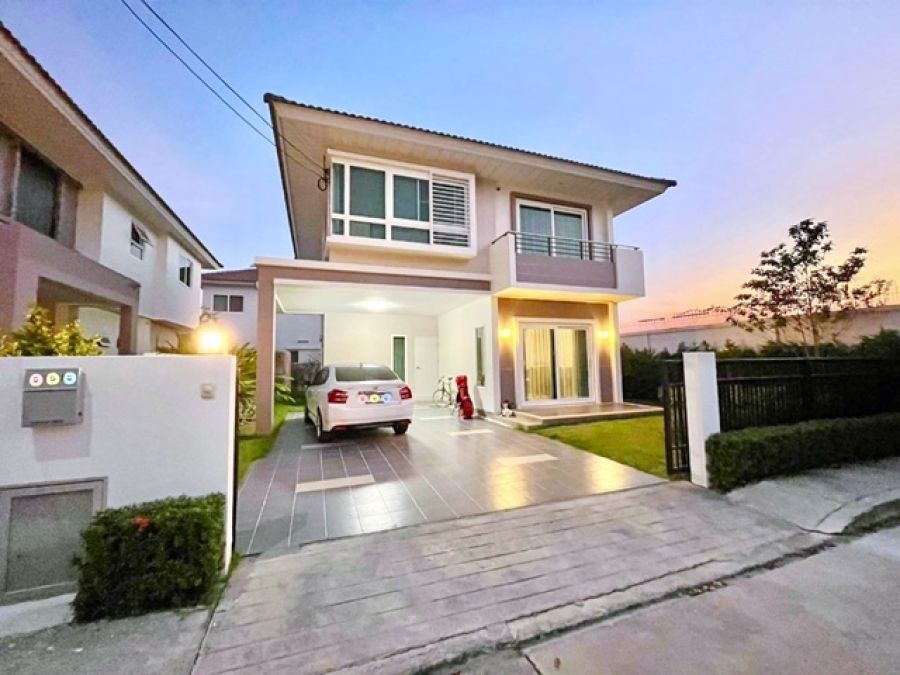 มีสนามหญ้า 4 แอร์ BigC ประชาอุทิศ90 58 ตร.วา.230 ตร.ม. บ้านเดี่ยว 2ชั้น 2หลังติดกัน 3 นอน 3 น้ำ  จัดเต็มเฟอร์ เครื่องใช้ไฟฟ้า.ครัวบิวท์อิน