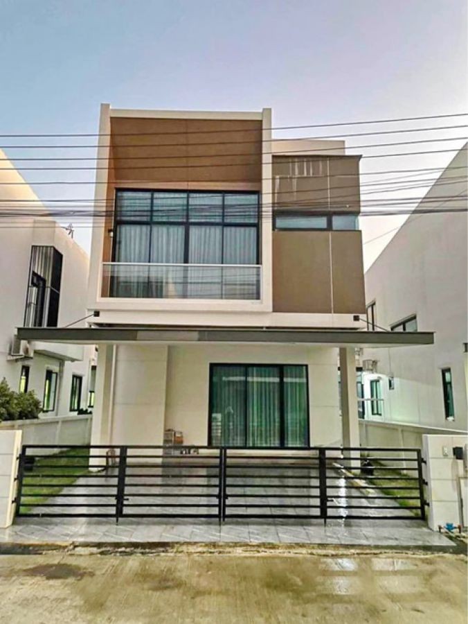 โลตัส บิ๊กซี พระราม2 1.5 กม.รร.กรทิพย์ 300ม. บ้านเดี่ยว 2 ชั้น 40 ตร.วา.180 ตร.ม ติดถนนใหญ่ 3นอน.ให้เช่า  2แอร์ ครัวบิวท์อิน