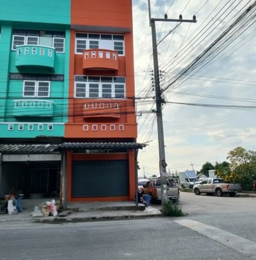 อาคารพาณิชย์ 3.5 ชั้นตลาดบูรพา 2.6 กม. ห้องมุม ตลาดโรงสี บางวัว โลตัส วัดบางเกลือ รร.ศรีวิทยา 2.3 กม.3 นอน รีโนเวทใหม่ 25 ตร.วา.280 ตร.ม.
