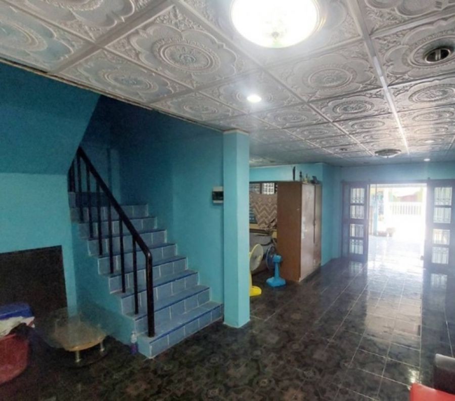 BIG C โลตัส สุขาภิบาล 3 700ม.บ้านเดี่ยว 2 ชั้น มีบริเวณรอบบ้าน 32 ตร.วา.240 ตร.ม.ให้เช่า  3 นอน  ร่มเกล้า 1.8 กม.MRT เคหะรามคำแหง 600ม.