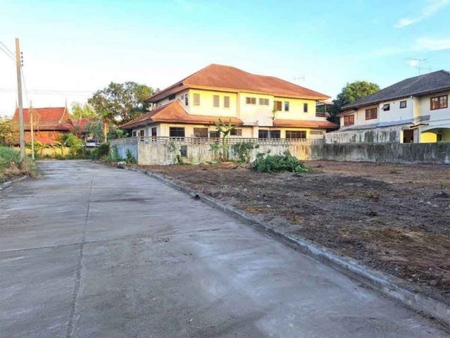 ขายถูกที่ดินสี่เหลี่ยมผืนผ้า อยู่แถวซอยประชาอุทิศ 76 แยก 4/1  เนื้อที่ 150 ตรว. ทำเลดี แหล่งชุมชน  ใกล้ทางด่วนสุขสวัสดิ์