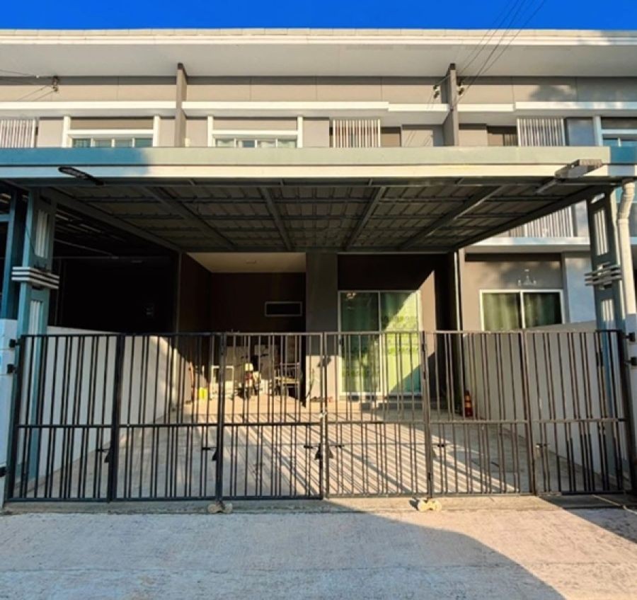 บ้านทาวน์โฮม 2 ชั้น พร้อมอยู่ โครงการ พฤกษาวิลล์ 108 สุขุมวิท-บางพระ ทำเลเยี่ยม ติดสวนหน้าบ้าน สระว่ายน้ำ และฟิตเนส ใจกลางบางพระ โทร 0838266099