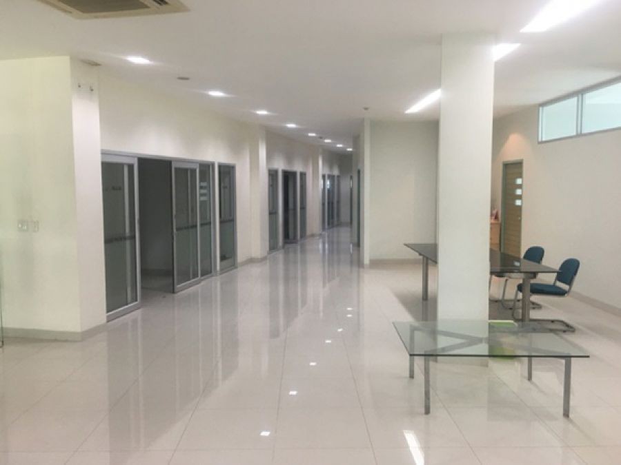 ขายอาคารโรงงาน/โกดัง เนื้อที่ 14 ร่ พื้นที่ใช้สอยในอาคาร 10,059 ตร.ม ถนน ระราม 2 ในนิคมอุตสาหกรรมการสินสาคร  ราคาขาย 250 ล้านบาท